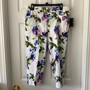 Floral print capri pants